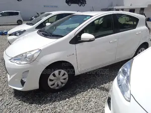 Toyota Aqua 2016 Off white