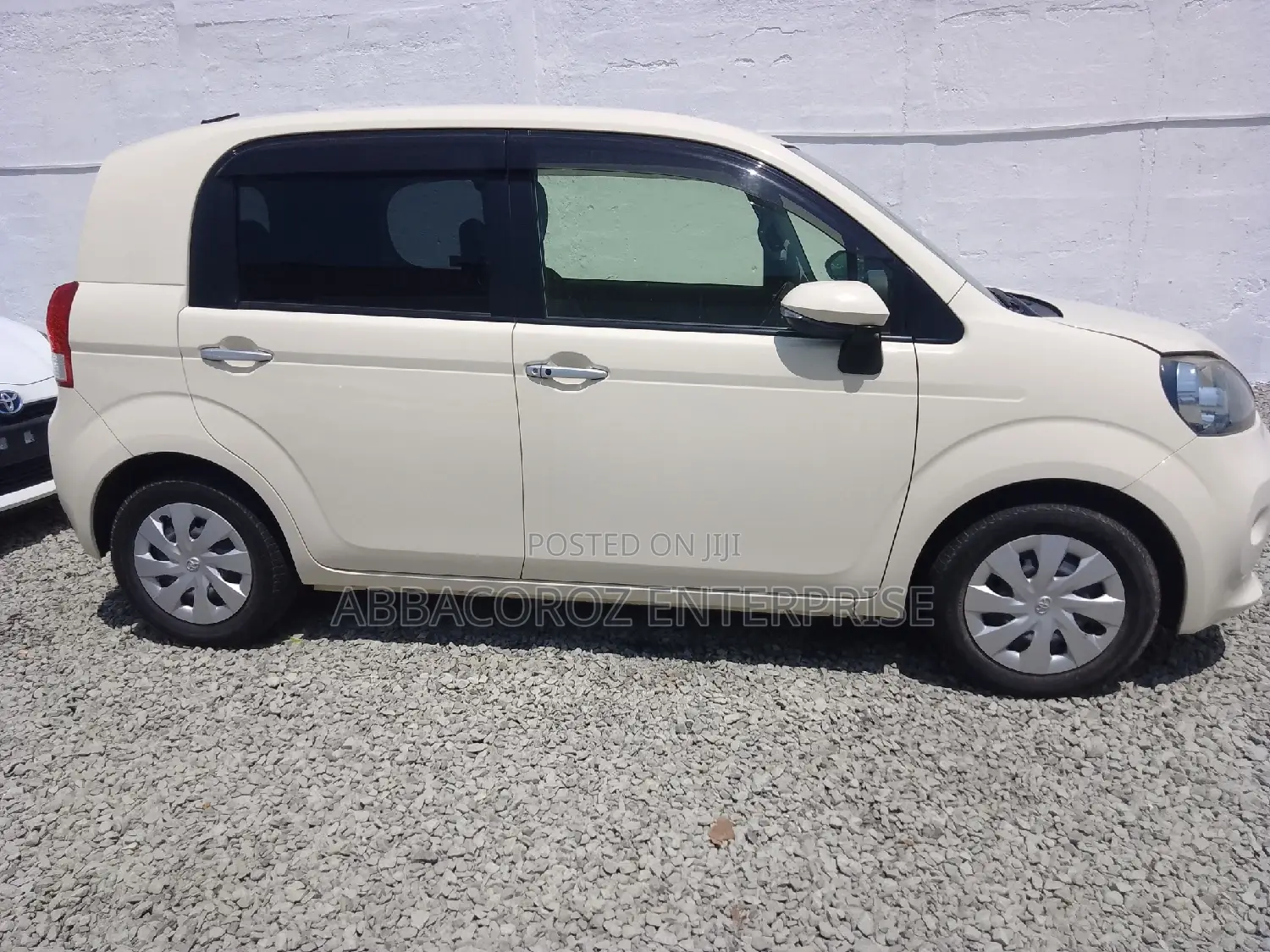 Toyota Porte 2016 Beige