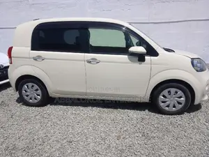 Toyota Porte 2016 Beige