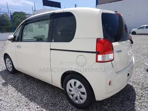 Toyota Porte 2016 Beige
