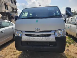 Toyota HiAce 2016 Pearl