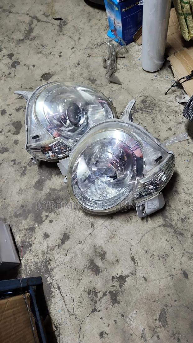 Sienta 2013 Xenon Focus Headlight - main view