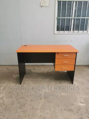 Executive Imported Morden Office Desk 1.4 MTRS