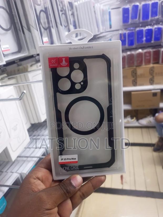 iPhone 15 Pro Max Clear Case/Cover With Magsafe New - thumbnail 2