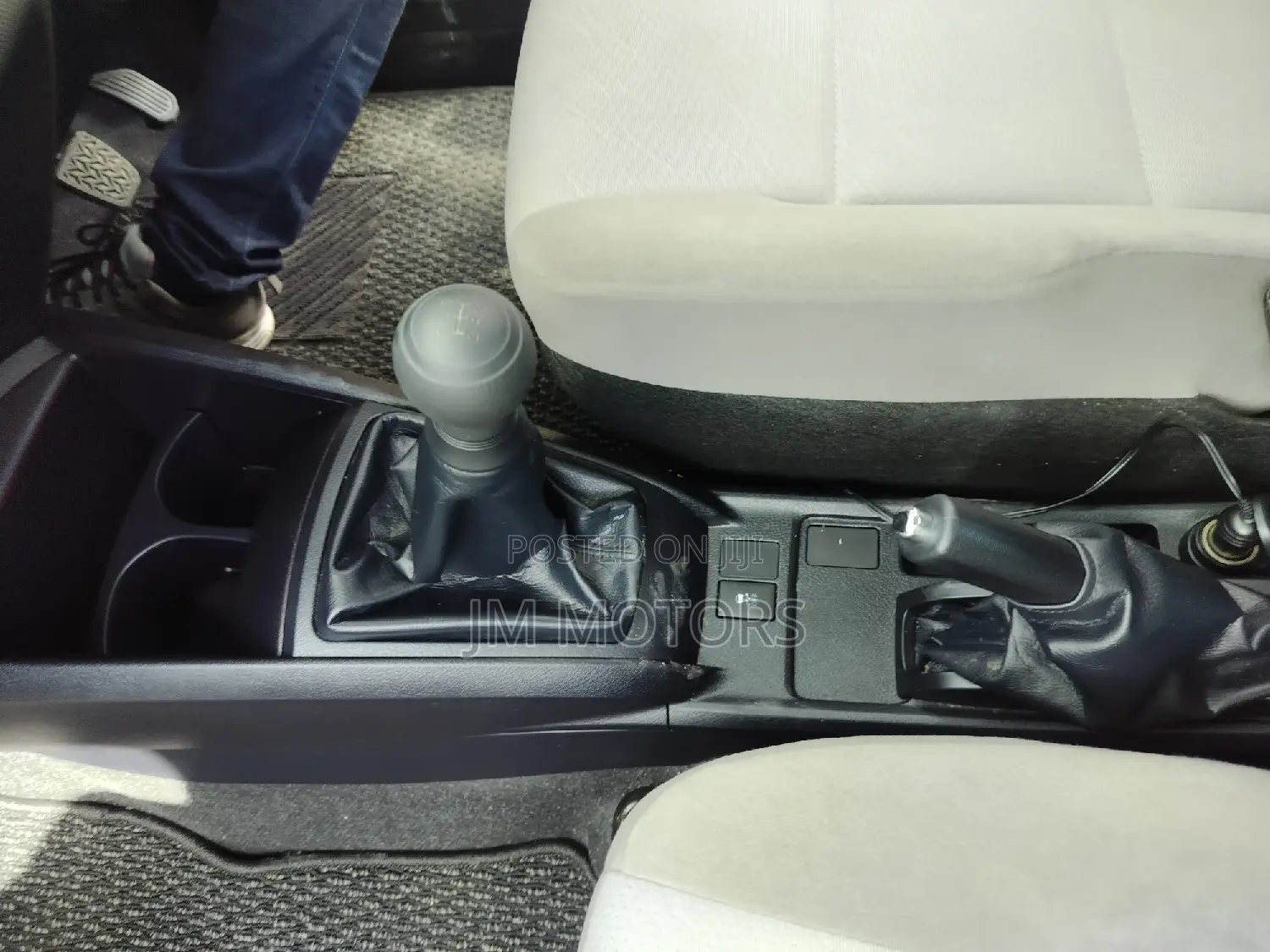 Toyota Axio 2016 Gold