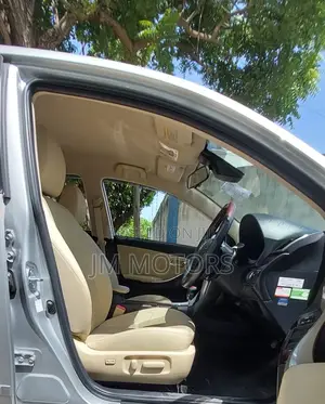Toyota Premio 2016 Silver