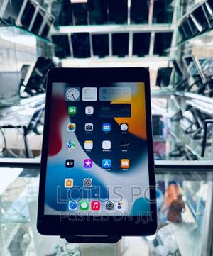 Apple iPad mini 4 16 GB Gray - main view