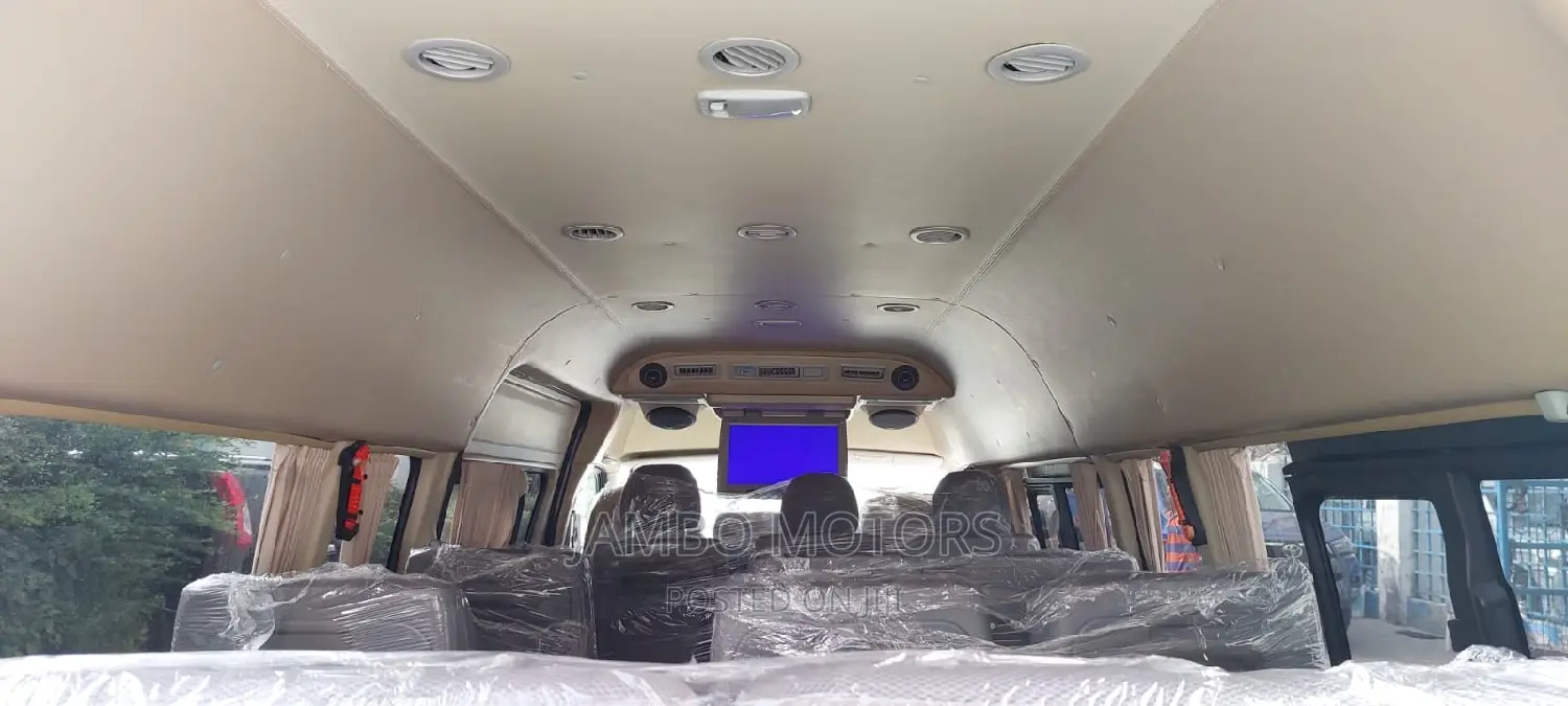 Toyota HiAce 2017 Silver
