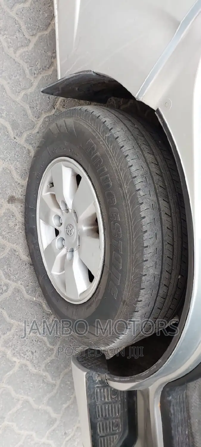 Toyota HiAce 2017 Silver