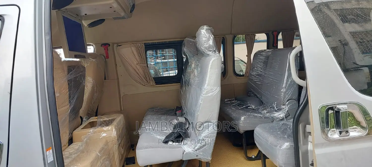 Toyota HiAce 2017 Silver