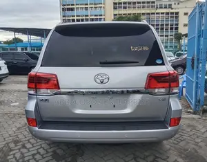 Toyota Land Cruiser 4.6 V8 ZX 2017 Gray