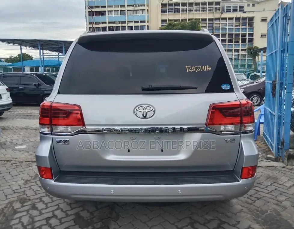 Toyota Land Cruiser 4.6 V8 ZX 2017 Gray