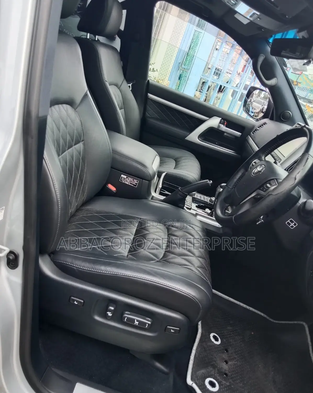 Toyota Land Cruiser 4.6 V8 ZX 2017 Gray