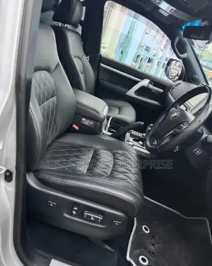 Toyota Land Cruiser 4.6 V8 ZX 2017 Gray