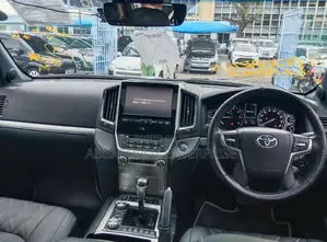 Toyota Land Cruiser 4.6 V8 ZX 2017 Gray