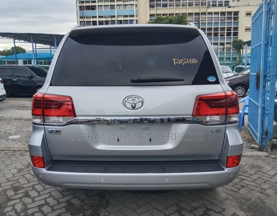 Toyota Land Cruiser 4.6 V8 ZX 2017 Gray
