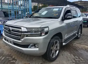 Toyota Land Cruiser 4.6 V8 ZX 2017 Gray