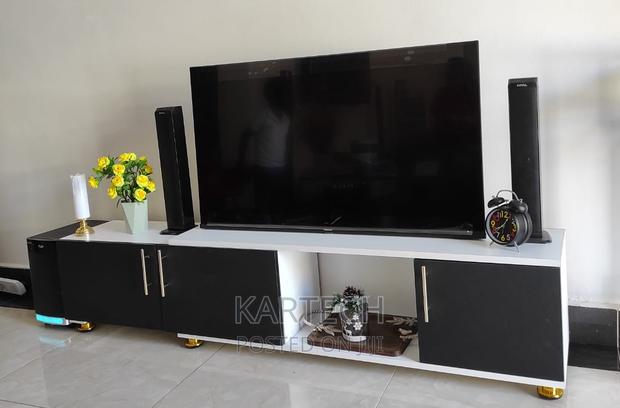 Tokyo Expandable TV Stand