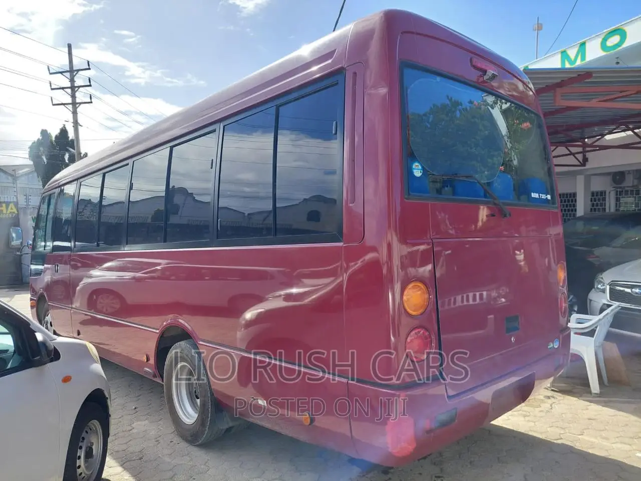 Mitsubishi Fuso Rosa 2017 Red