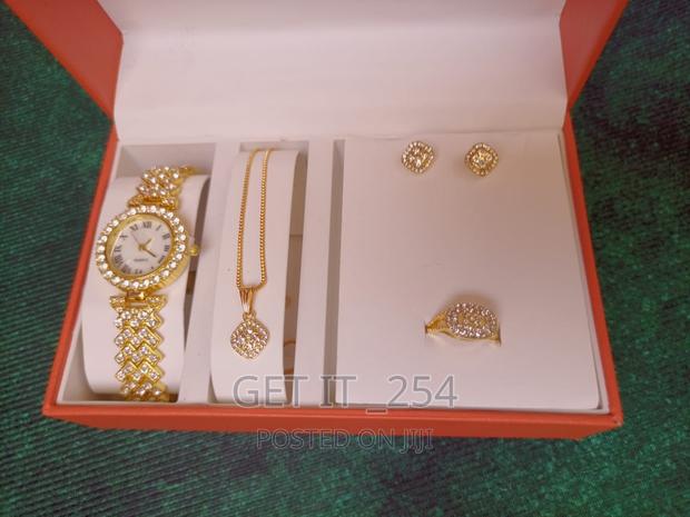 4pcs Ladies Watch Gift Sets - Gold