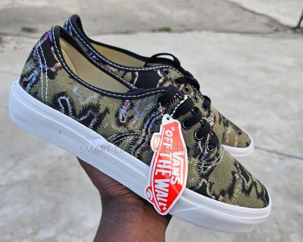 Themed Vans 
Sizes - thumbnail 3
