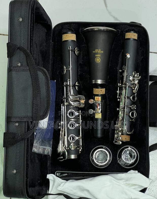 Yamaha Bb/a Professional Clarinet / New