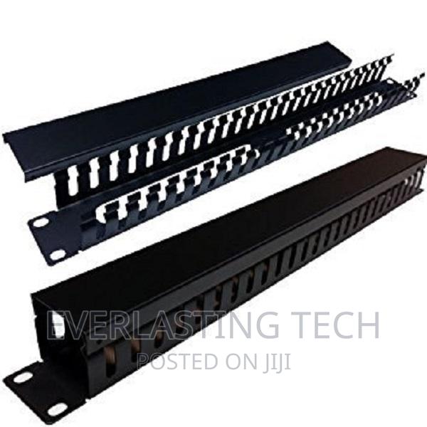 .Giganet 2U Cable Manager Closed