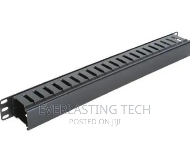 Giganet 1U Cable Manager Closed - main view