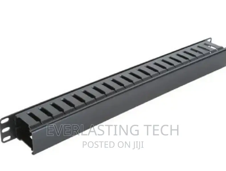 Giganet 1U Cable Manager Closed