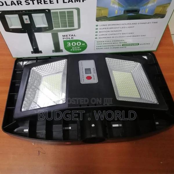Good Quality 300 Watts Solarstreet Lamp Multifunctional Lamp