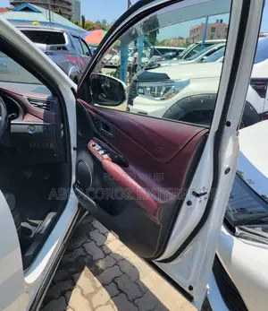 Toyota Harrier 2017 Off white