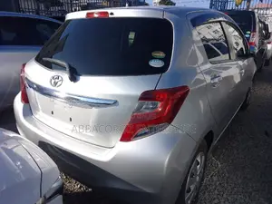 Toyota Vitz 1.3 FWD 5dr 2016 Silver