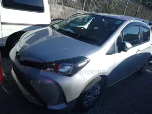 Toyota Vitz 1.3 FWD 5dr 2016 Silver