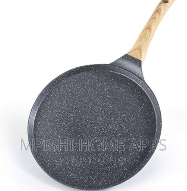 Heavy Granite Chapati /Creep Pan With Bamboo Spreader - thumbnail 4