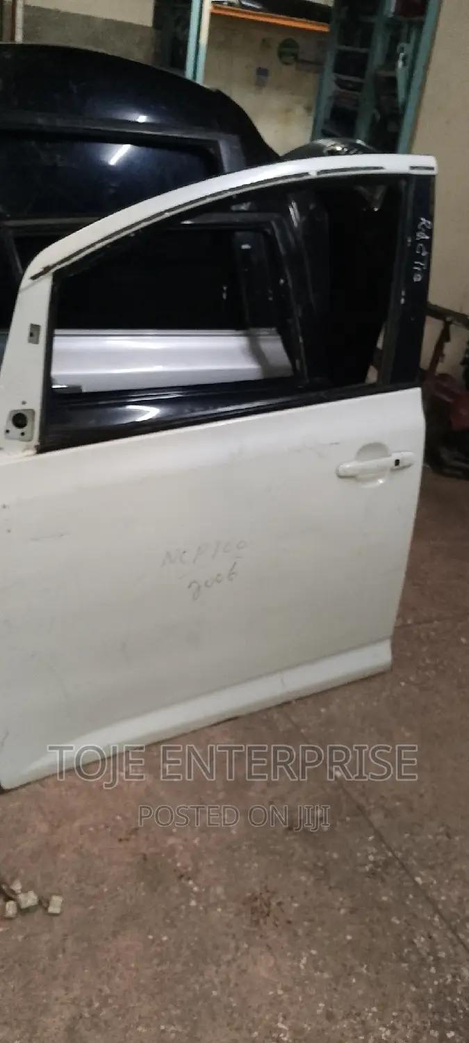 Ractis Left Door