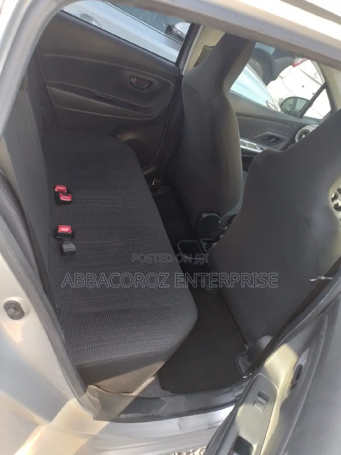 Toyota Vitz 1.3 FWD 5dr 2016 Silver