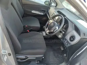 Toyota Vitz 1.3 FWD 5dr 2016 Silver