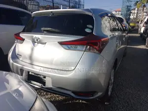 Toyota Auris 2016 Gray
