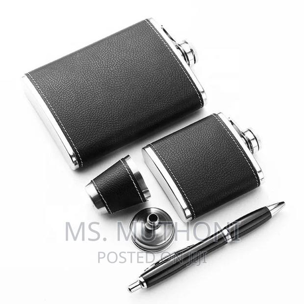 Black Leather-Covered Whiskey Flasks Gift Set - thumbnail 3