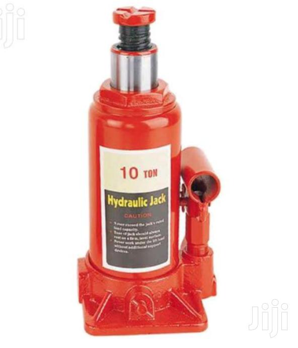 New 10 Tonnes Bottle Hydraulic Jack. Free Delivery Within Nrb Town.