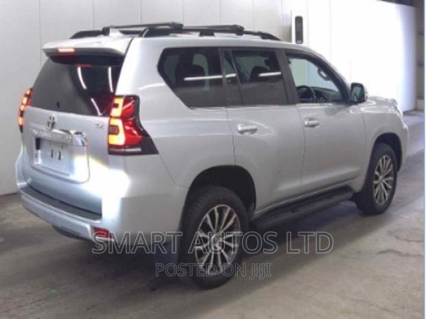 Toyota Land Cruiser 2018 Silver - thumbnail 4