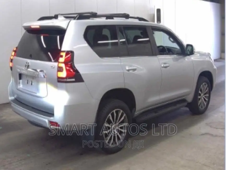 Toyota Land Cruiser 2018 Silver