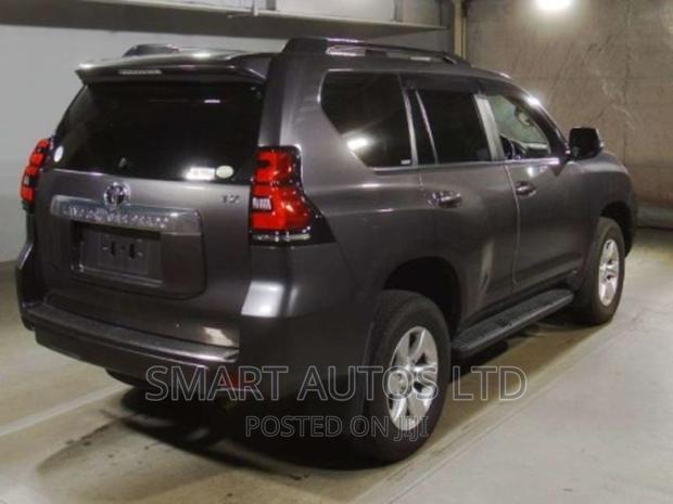 Toyota Land Cruiser Prado 2017 Gray - thumbnail 5