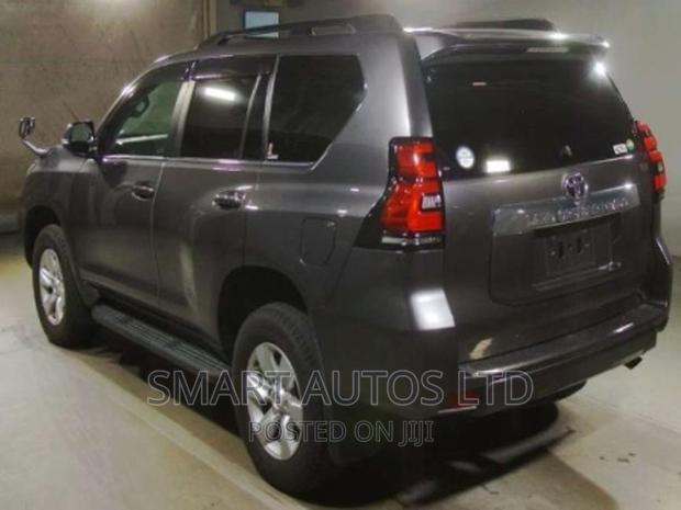 Toyota Land Cruiser Prado 2017 Gray - thumbnail 6