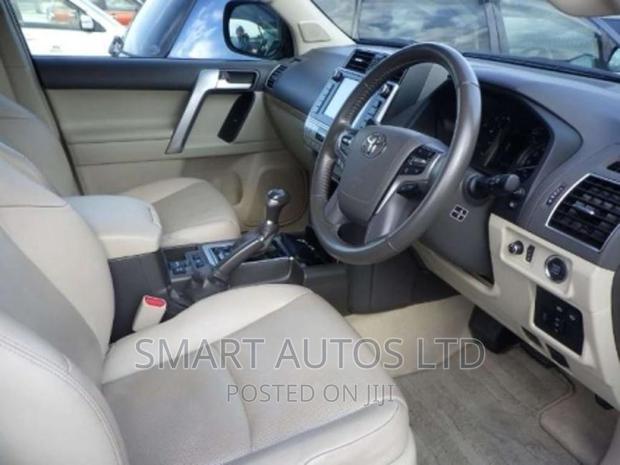 Toyota Land Cruiser Prado 2017 Pearl - thumbnail 3