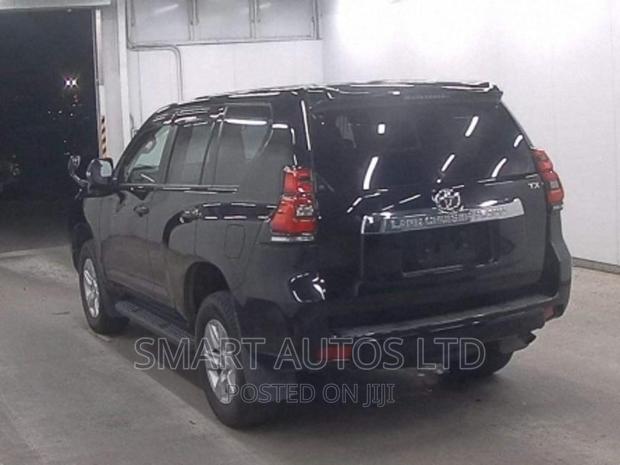 Toyota Land Cruiser Prado 2017 Black - thumbnail 2