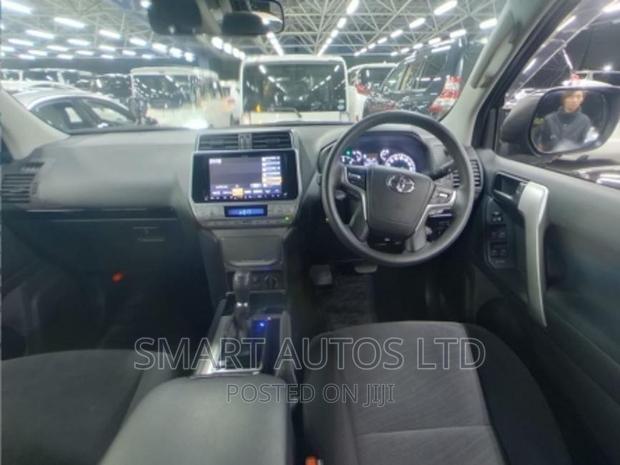 Toyota Land Cruiser Prado 2017 Black - thumbnail 4