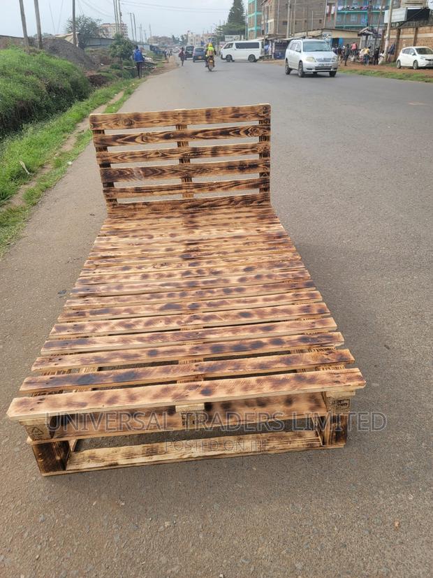 Blazed Pallet Bed - 4x6 DIY Detachable Pallet Bed