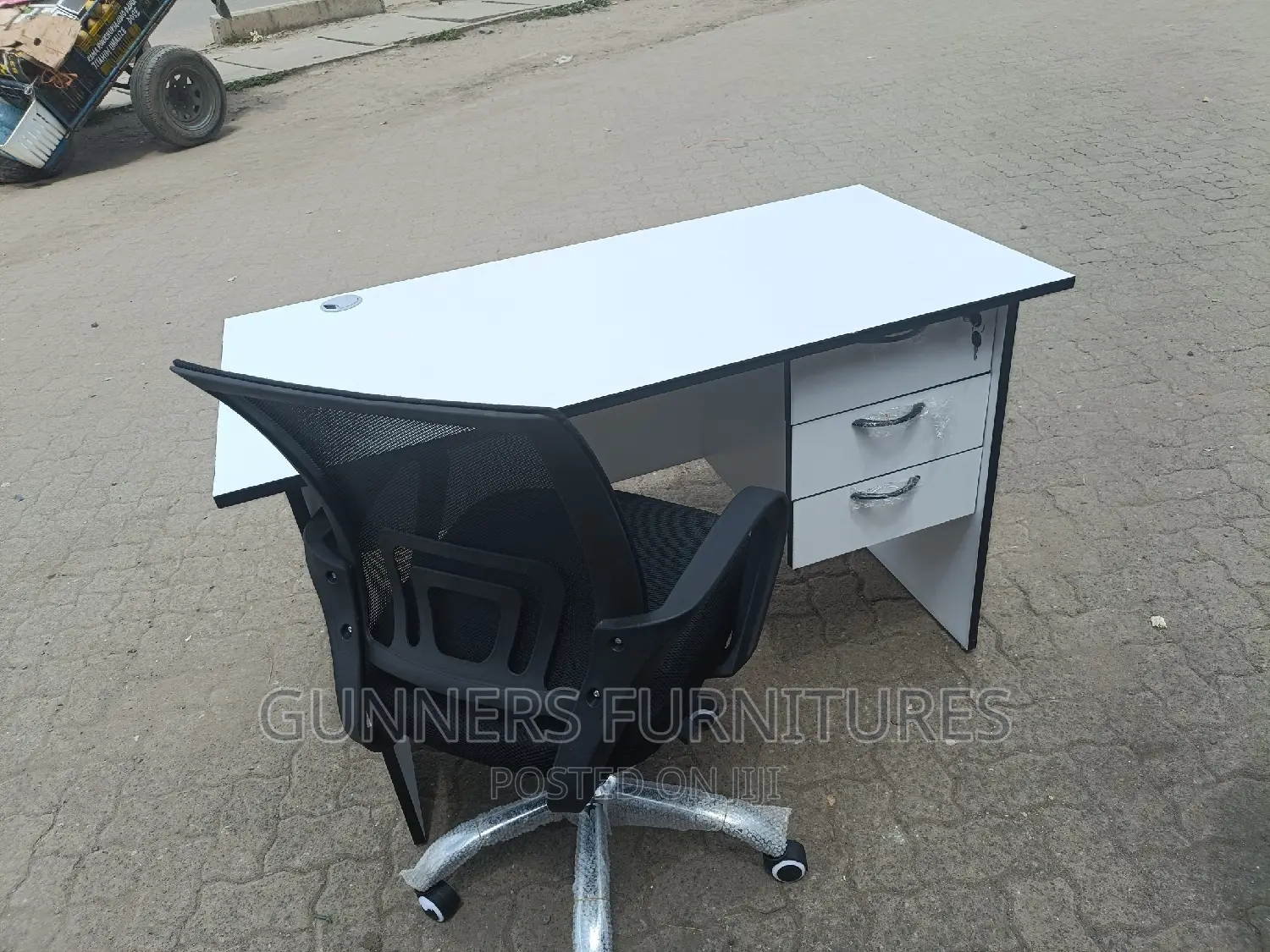 Combo Desk and Chair Combo Desk and Chair