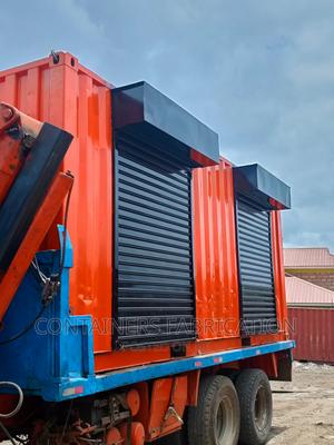 20ft With Two Stalls - thumbnail 2